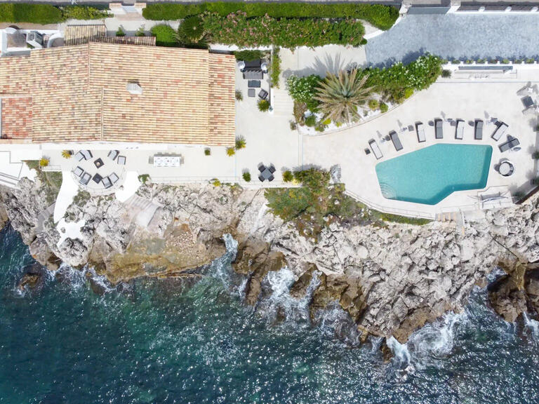 Villa Cap-d-antibes - 5 chambres - 303m²