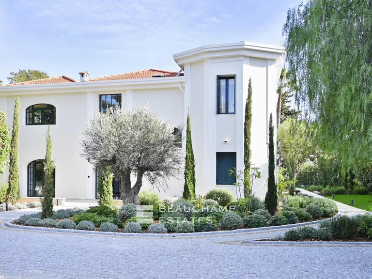 Villa Cap-d-antibes - 6 chambres - 300m²