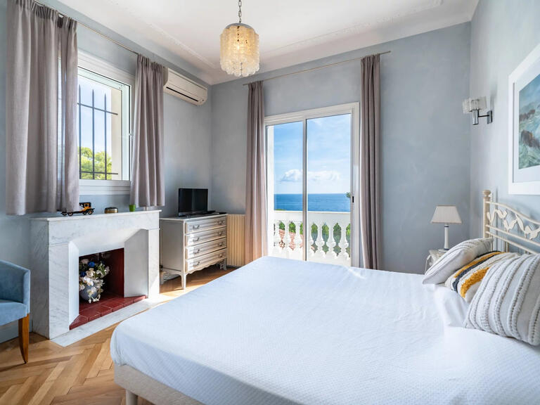 Villa Cap-d-antibes - 5 chambres - 250m²