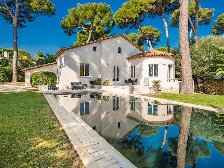 Villa Cap-d-antibes - 6 chambres - 245m²