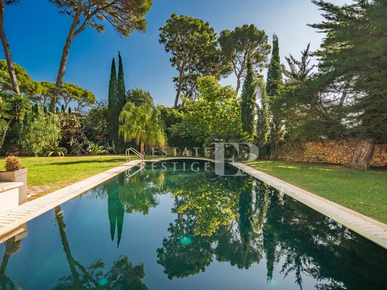 Villa Cap-d-antibes - 6 chambres - 245m²