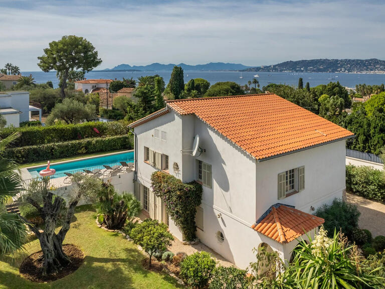 Villa Cap-d-antibes - 5 chambres - 215m²