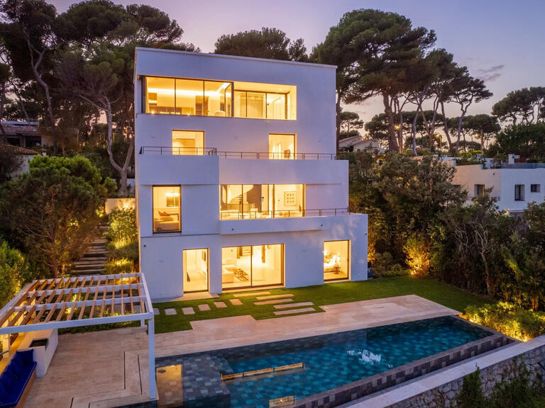 Villa Cap-d-antibes - 6 chambres - 482m²