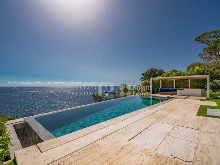 Villa Cap-d-antibes - 6 chambres - 482m²