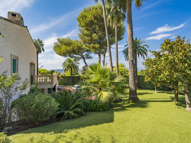 Villa Cap-d-antibes - 6 chambres - 400m²