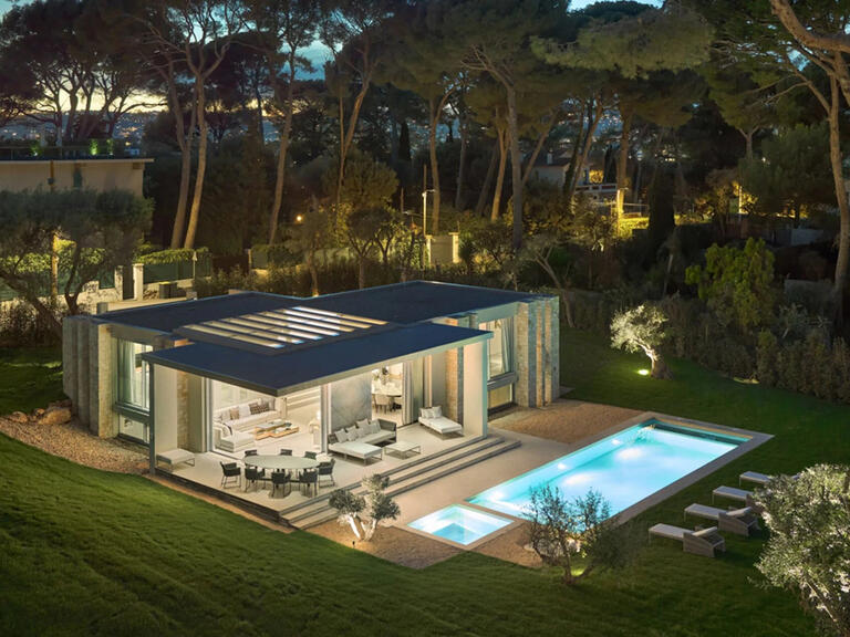 Villa Cap-d-antibes - 4 chambres - 328m²