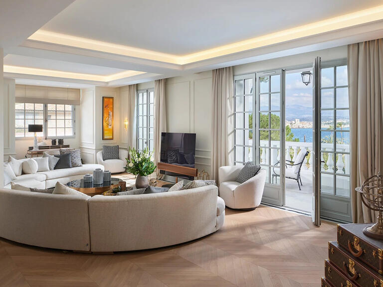 Villa Cap-d-antibes - 7 chambres - 420m²