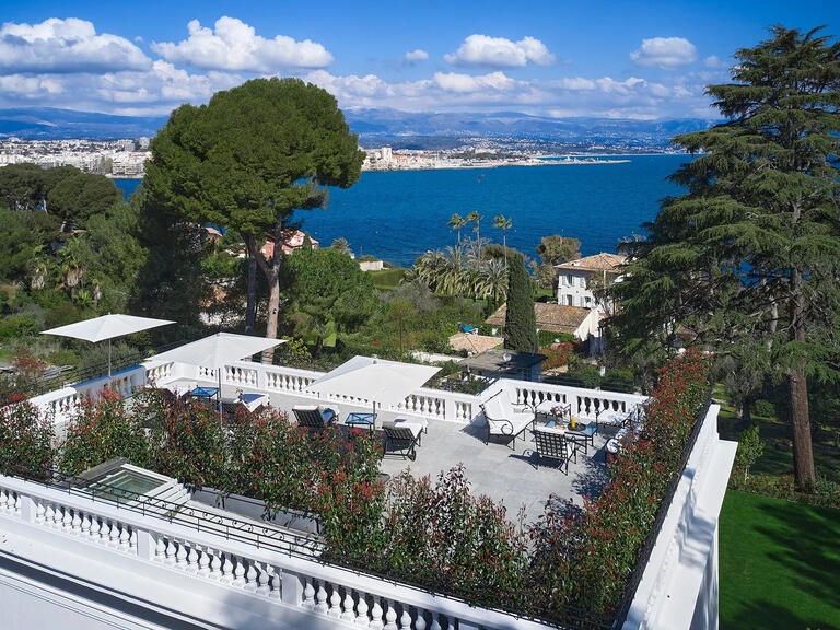 Villa Cap-d-antibes - 7 chambres - 420m²