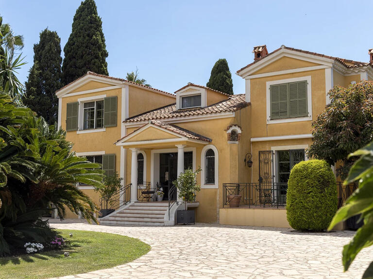 Villa Cap-d-antibes - 10 chambres - 655m²