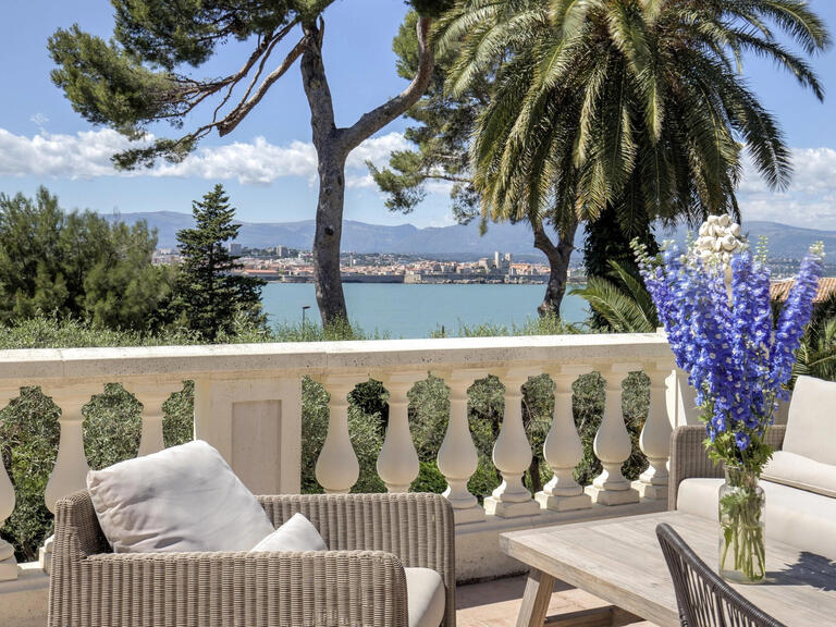 Villa Cap-d-antibes - 6 chambres - 250m²