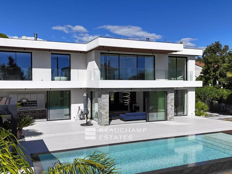 Villa Cap-d-antibes - 5 chambres - 322m²