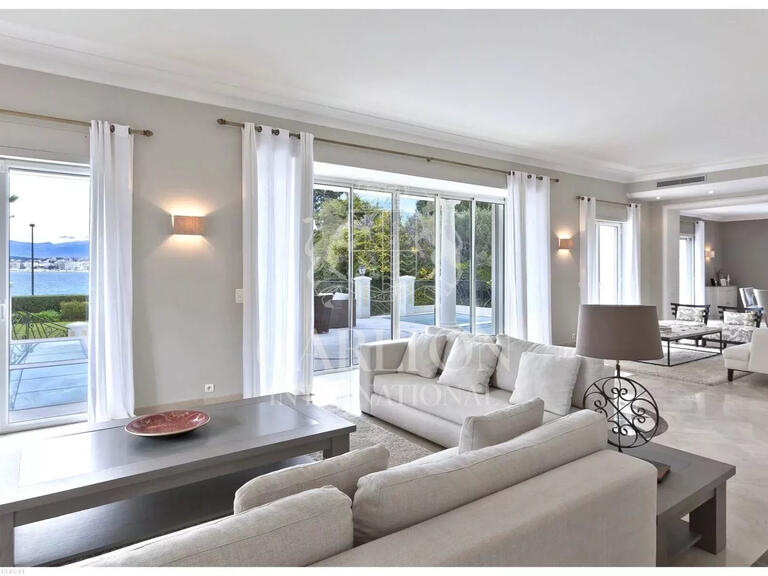 Villa Cap-d-antibes - 10 chambres - 513m²