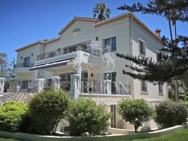 Villa Cap-d-antibes - 10 chambres - 513m²