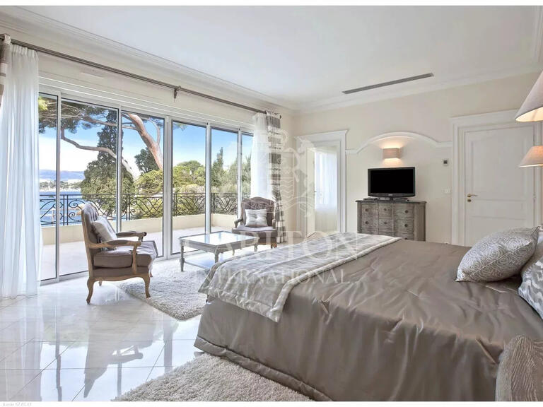 Villa Cap-d-antibes - 10 chambres - 513m²