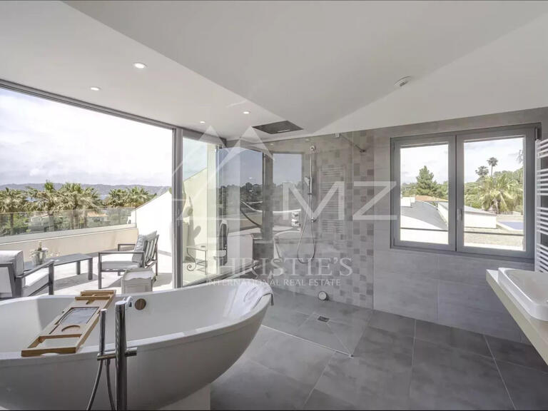 Villa Cap-d-antibes - 6 chambres - 385m²