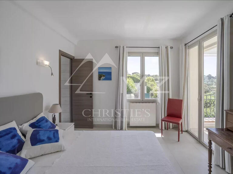 Villa Cap-d-antibes - 6 chambres - 385m²