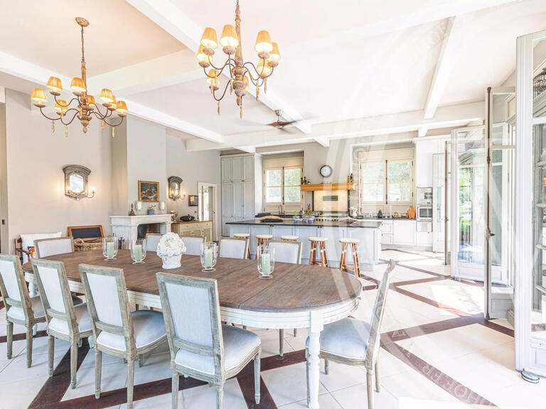 Villa Cap-d-antibes - 6 chambres - 600m²