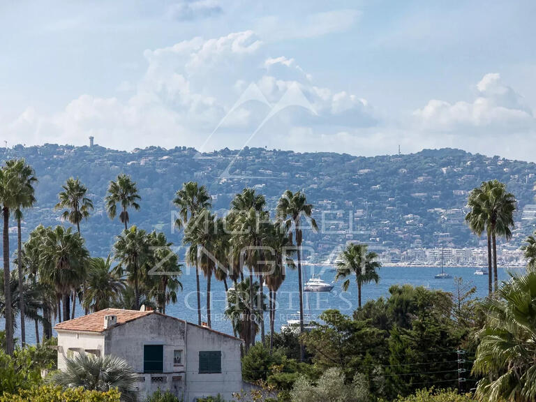 Villa Cap-d-antibes - 5 chambres - 221m²