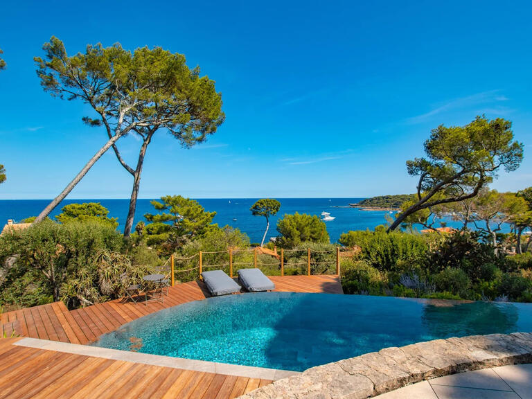 Villa Cap-d-antibes - 7 chambres - 360m²