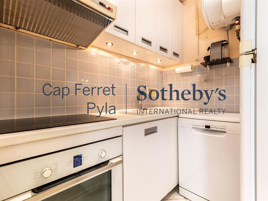 Apartment cap-ferret