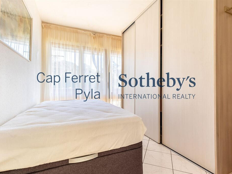 Apartment cap-ferret