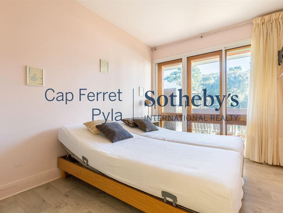 Apartment cap-ferret