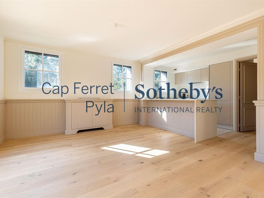 Apartment cap-ferret