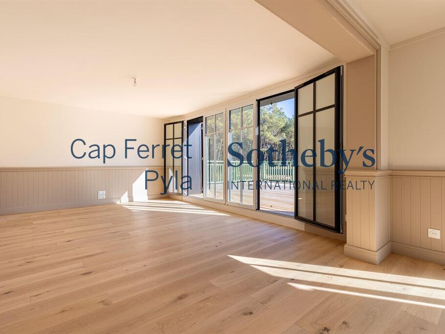 Apartment cap-ferret