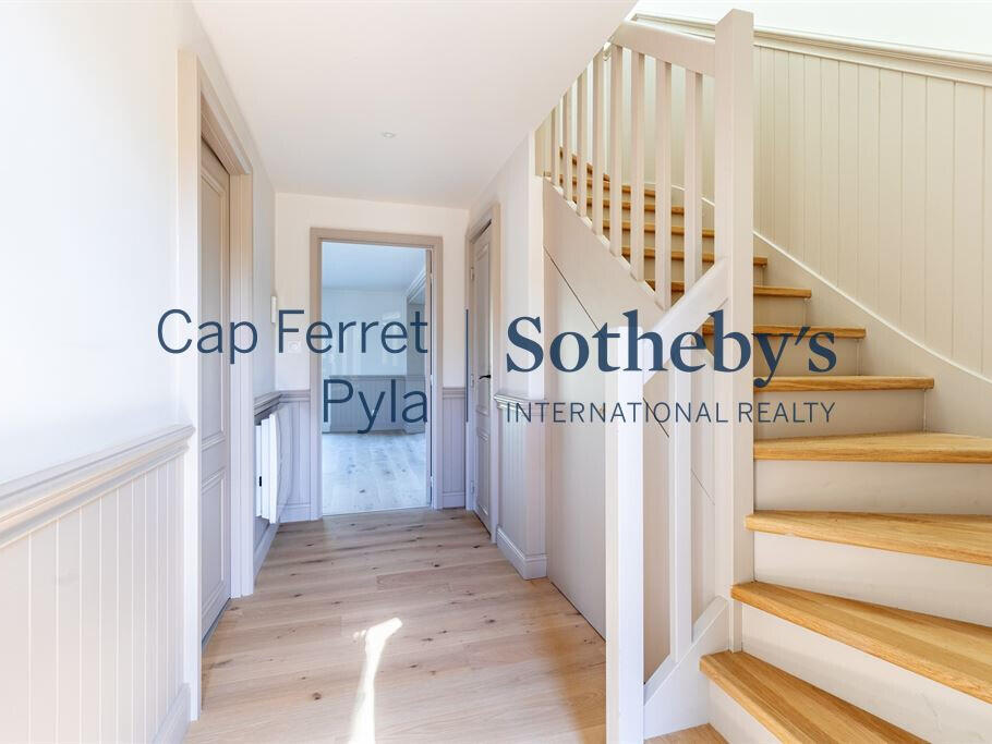 Apartment cap-ferret