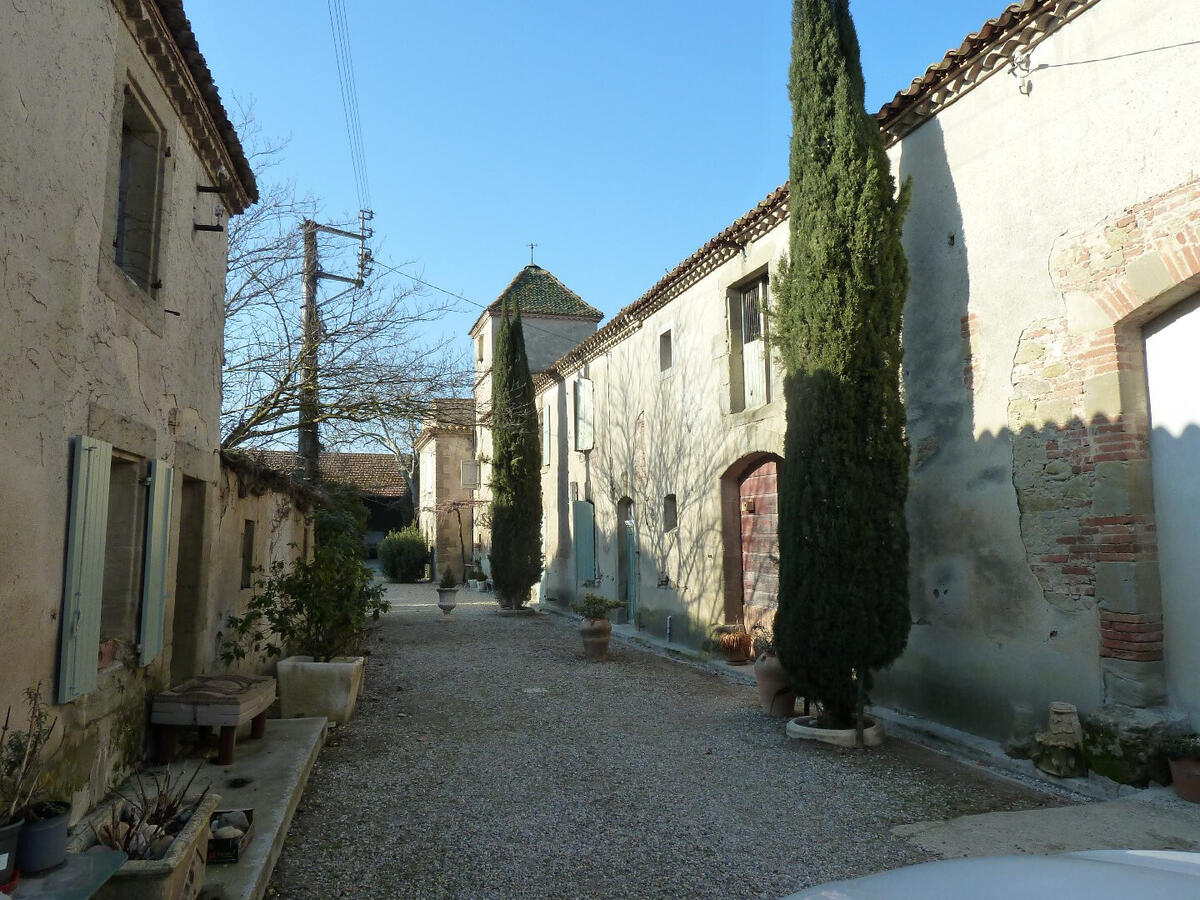 House Carcassonne