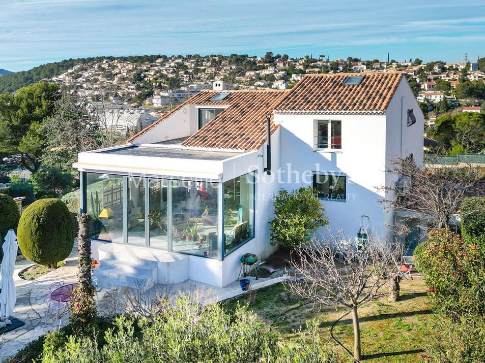 House Carnoux-en-Provence