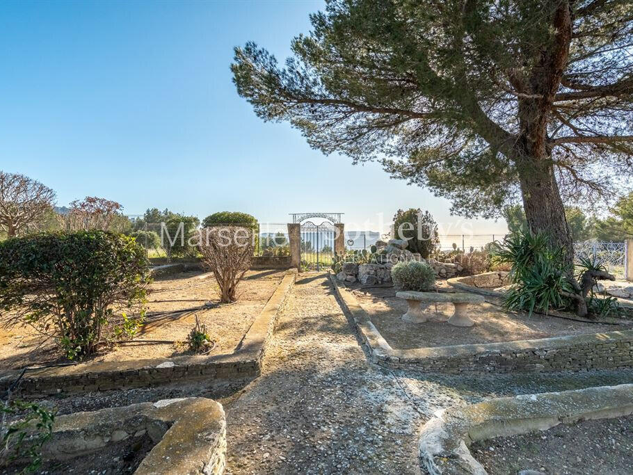 House Carnoux-en-Provence