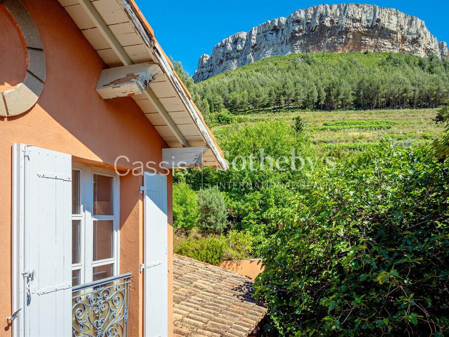 House Cassis