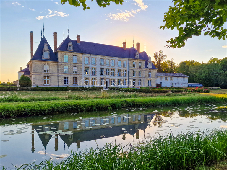 Castle Châlons-en-Champagne - 23 bedrooms - 1535m²