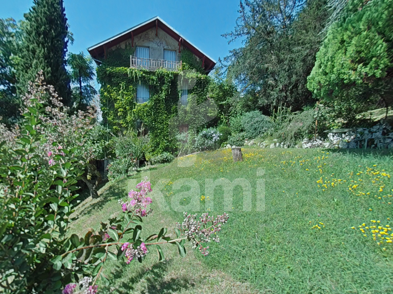 House Chambéry - 8 bedrooms - 310m²