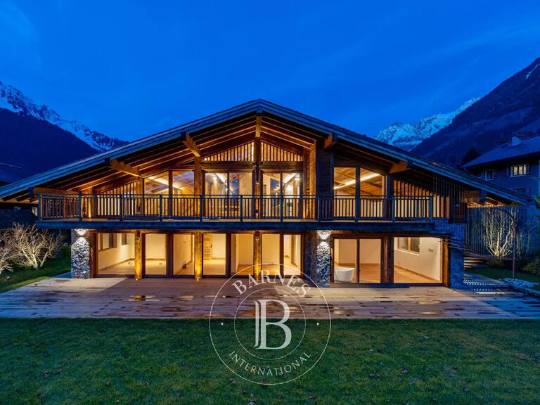 Chalet Chamonix-Mont-Blanc - 5 bedrooms - 577m²