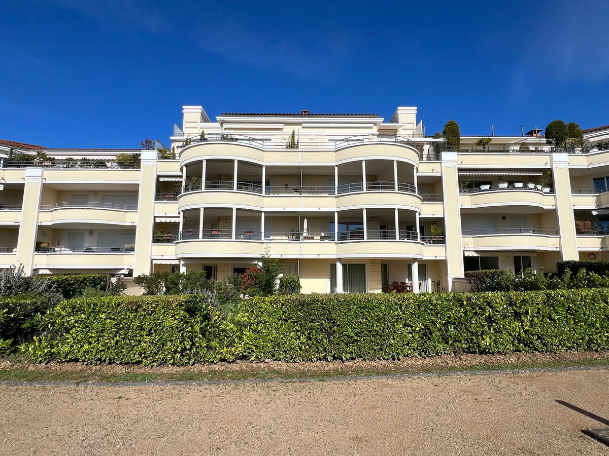 Apartment Charbonnières-les-Bains