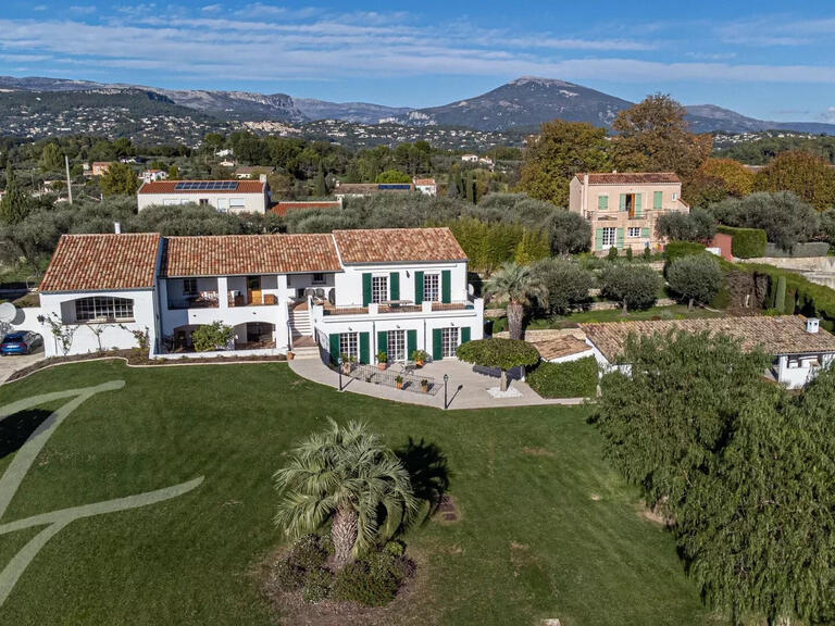 Maison Châteauneuf-Grasse - 4 chambres - 335m²