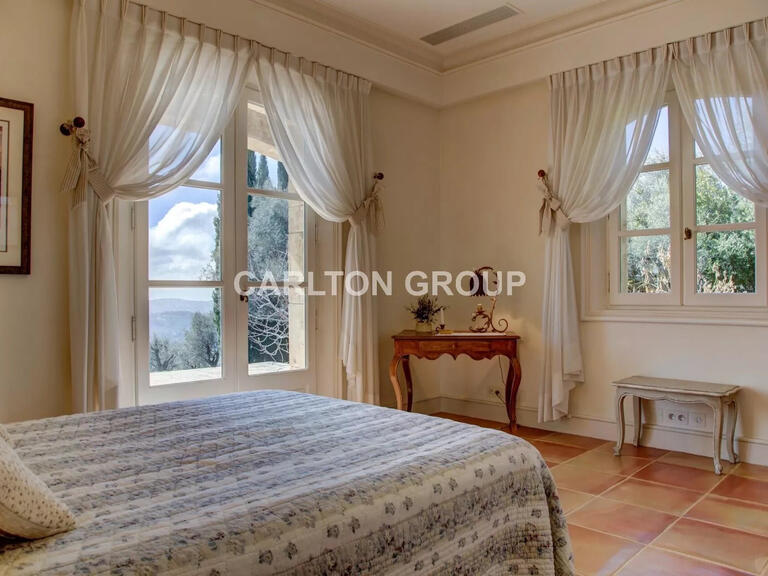 Vente Propriété Châteauneuf-Grasse - 6 chambres