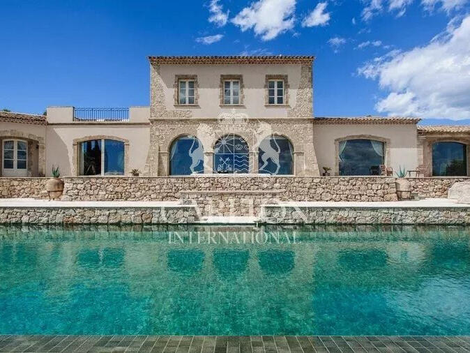 Propriété Châteauneuf-Grasse - 6 chambres - 625m²