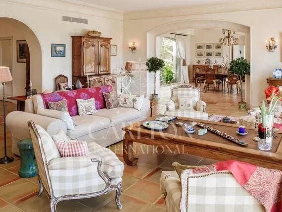 Propriété Châteauneuf-Grasse - 6 chambres - 625m²