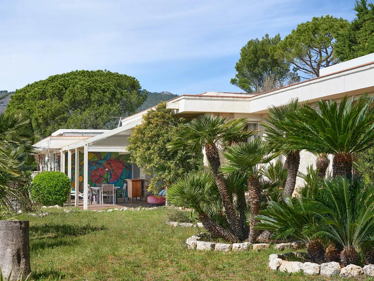 Villa Châteauneuf-Grasse - 4 bedrooms - 250m²