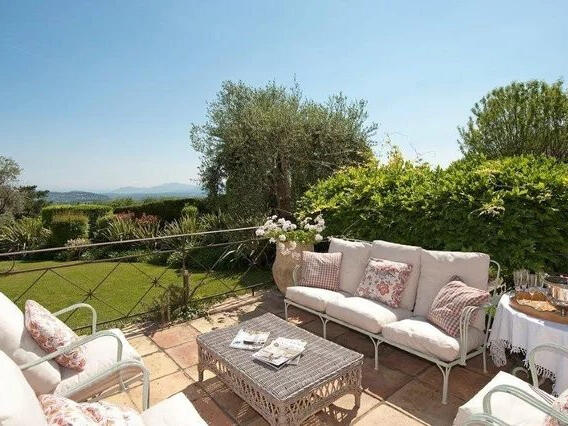 Villa Châteauneuf-Grasse - 4 bedrooms - 200m²