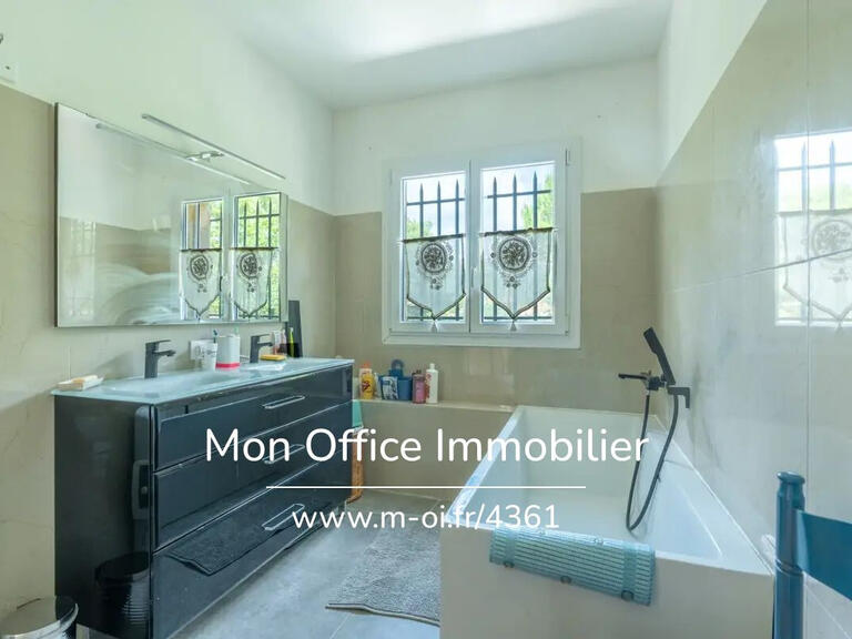 House Châteauneuf-le-Rouge - 7 bedrooms - 227m²