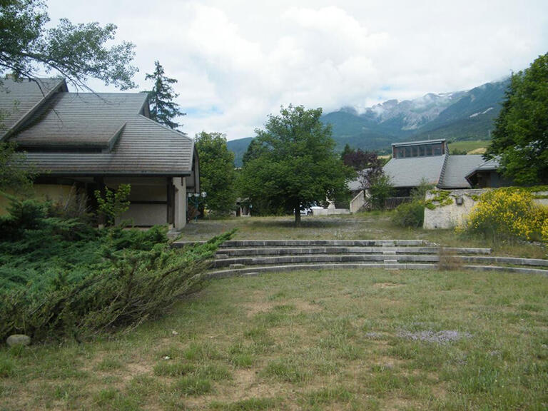 Land Châteauroux-les-Alpes