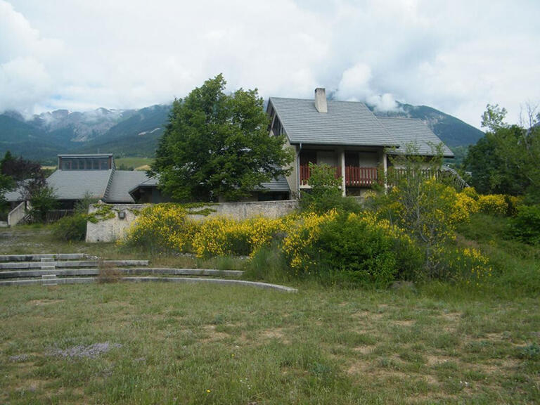 Land Châteauroux-les-Alpes