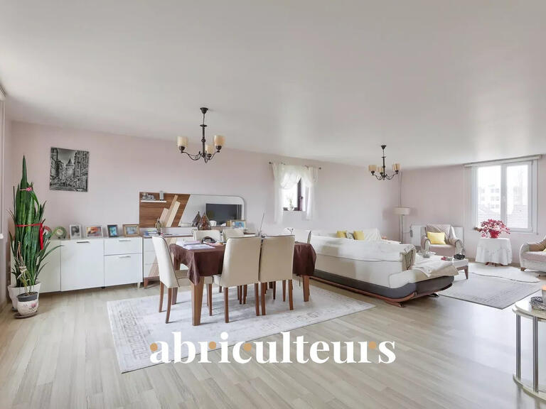 House Chelles - 10 bedrooms - 301m²