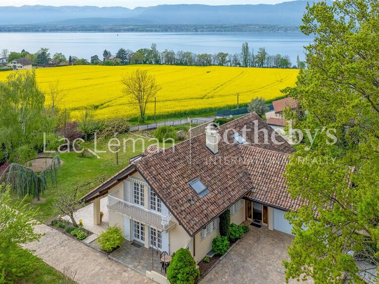 Maison Chens-sur-Léman - 3 chambres - 380m²