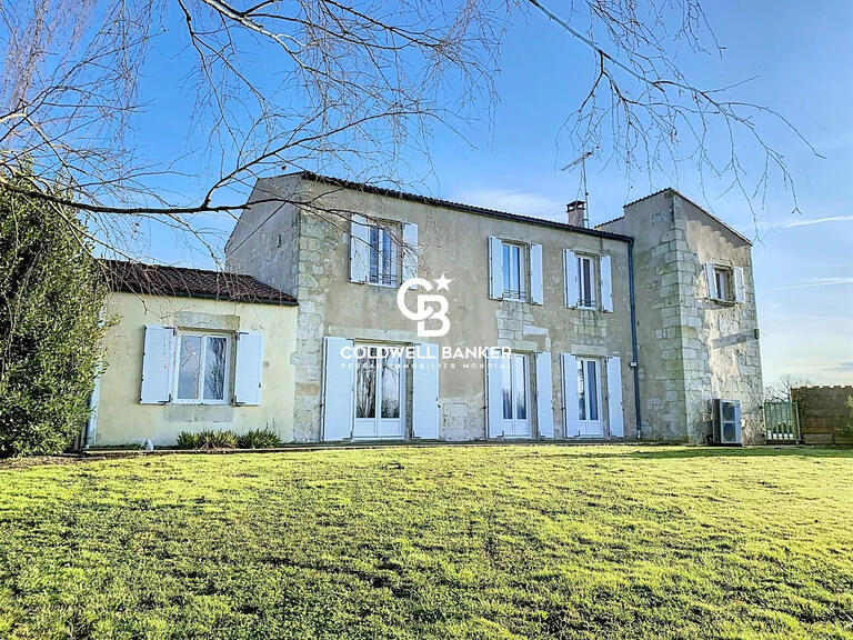 Maison Chermignac - 5 chambres - 225m²