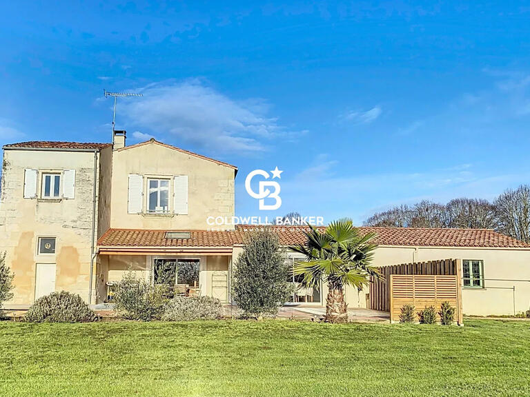 Maison Chermignac - 5 chambres - 225m²